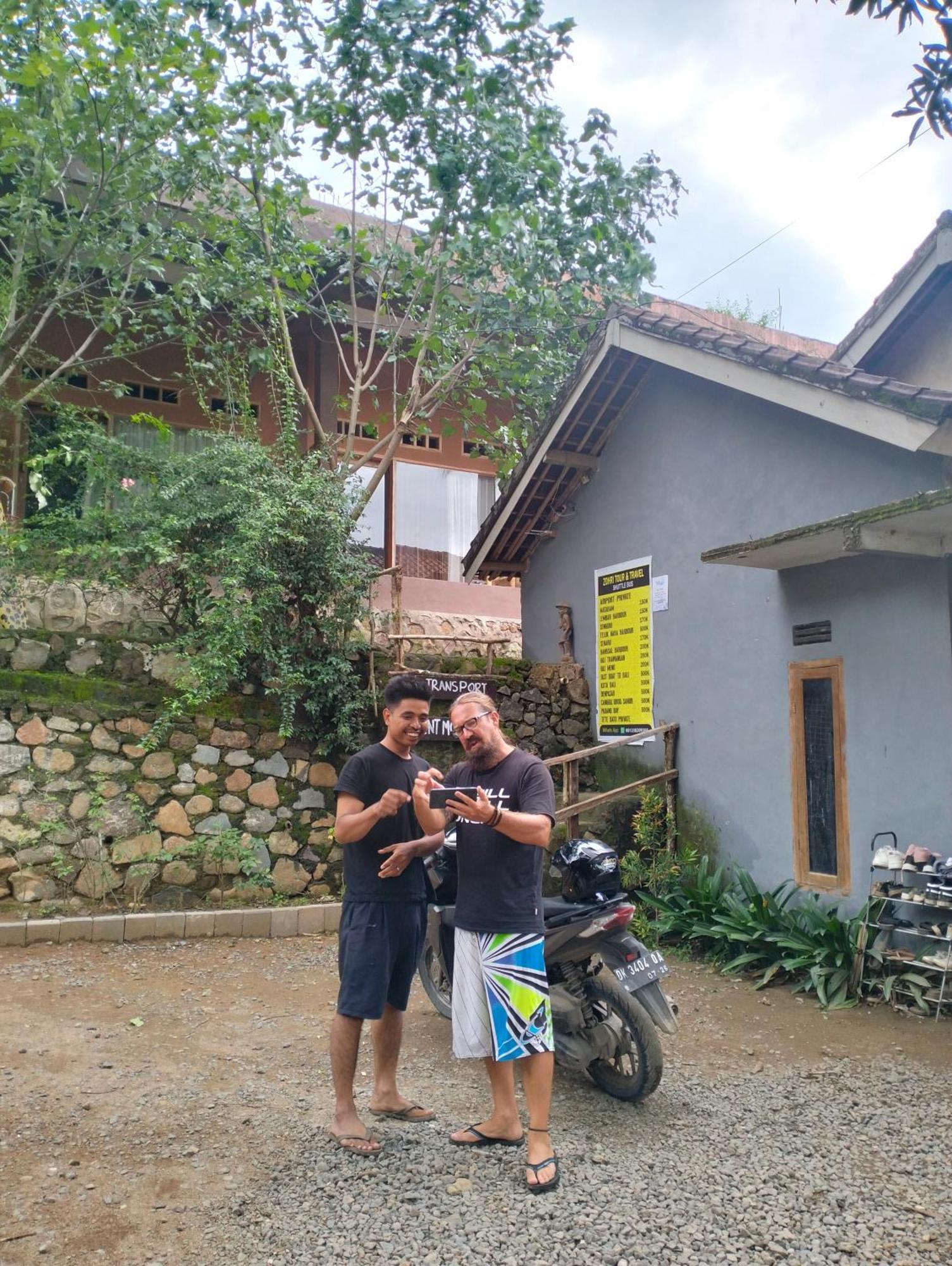Fullmoon Homestay Kuta  Exterior photo