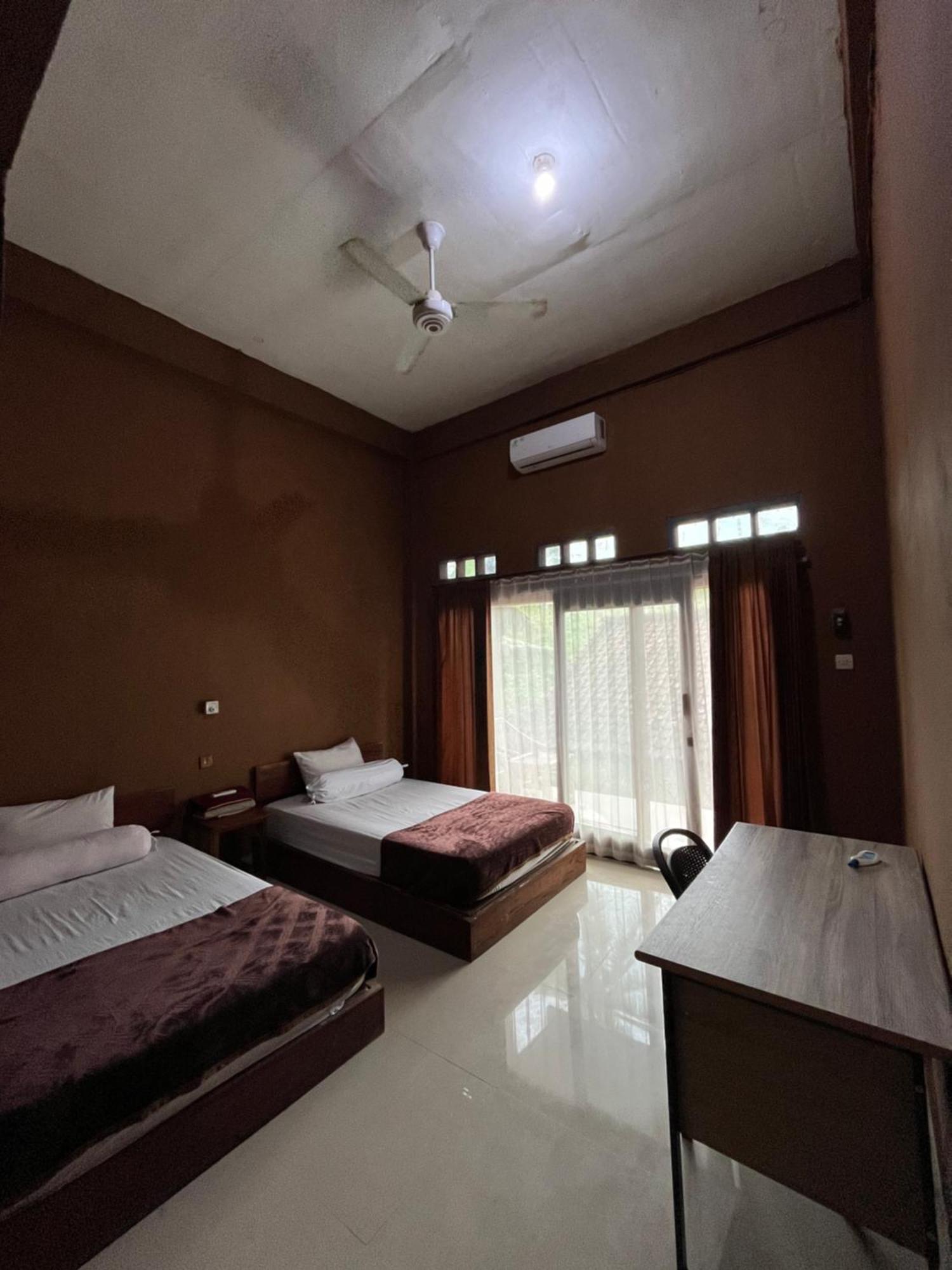Fullmoon Homestay Kuta  Exterior photo
